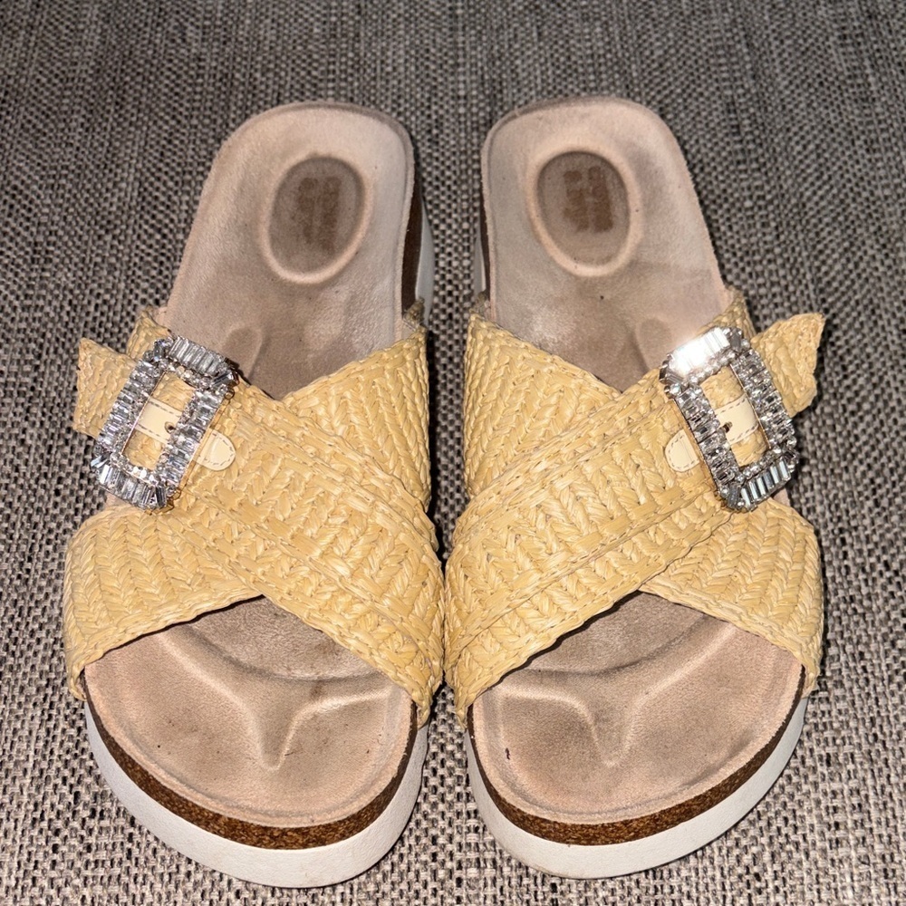 Crown & Ivy
Indigo Sandals size 8 EUC
